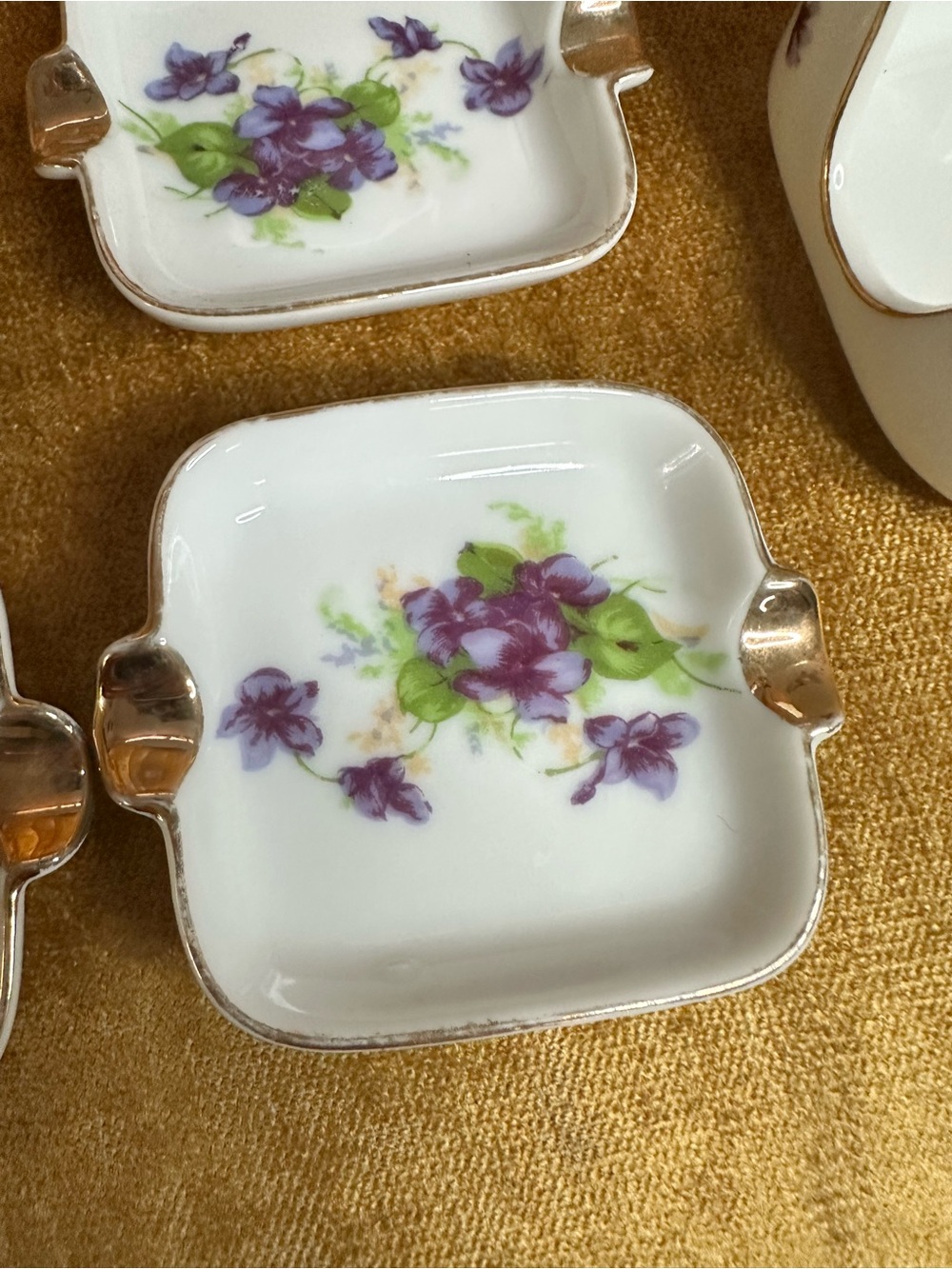 Set of 4 Mid Century Lefton Mini Ashtrays with Holder Violets Floral Vintage - Picture 7 of 13